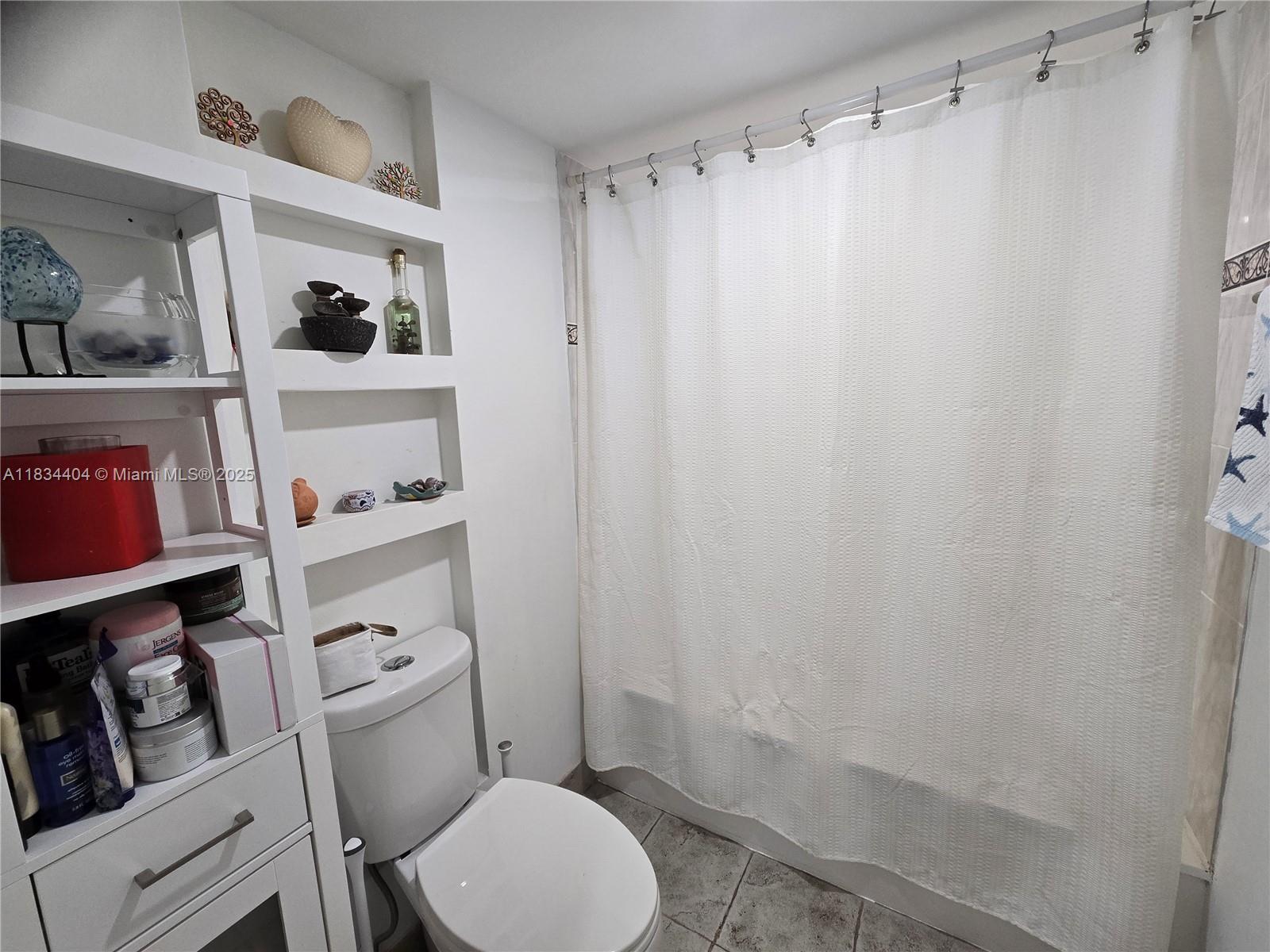 1000 Parkview Dr #114, Hallandale Beach, Florida image 14