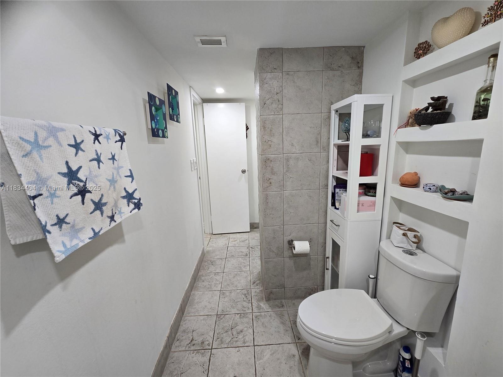 1000 Parkview Dr #114, Hallandale Beach, Florida image 15