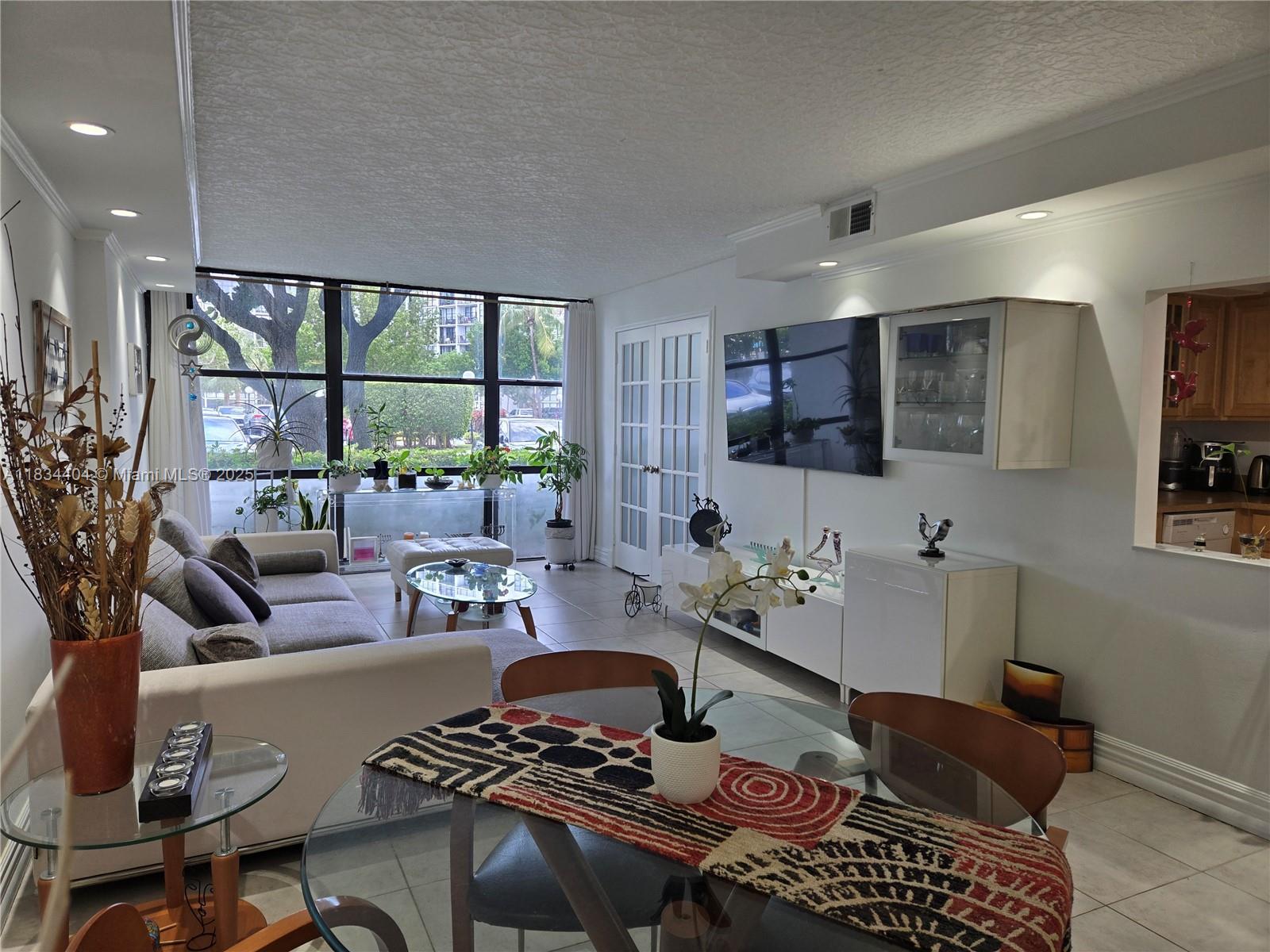 1000 Parkview Dr #114, Hallandale Beach, Florida image 2