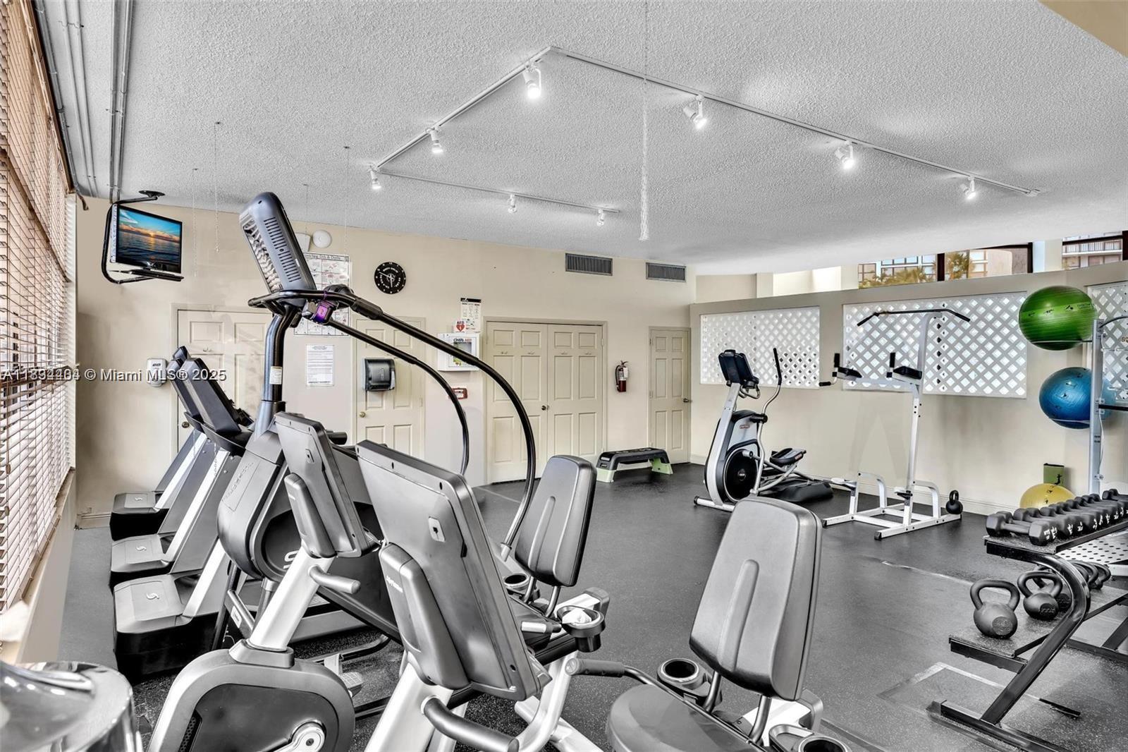 1000 Parkview Dr #114, Hallandale Beach, Florida image 28