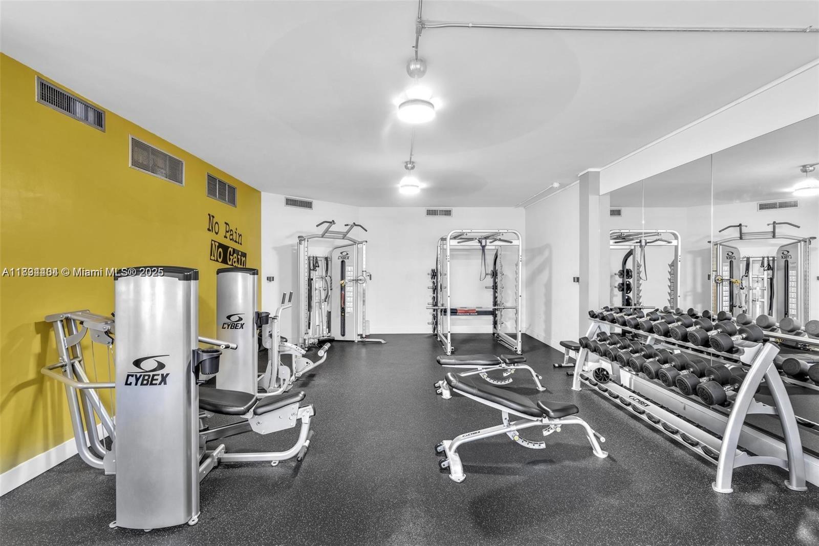 1000 Parkview Dr #114, Hallandale Beach, Florida image 30