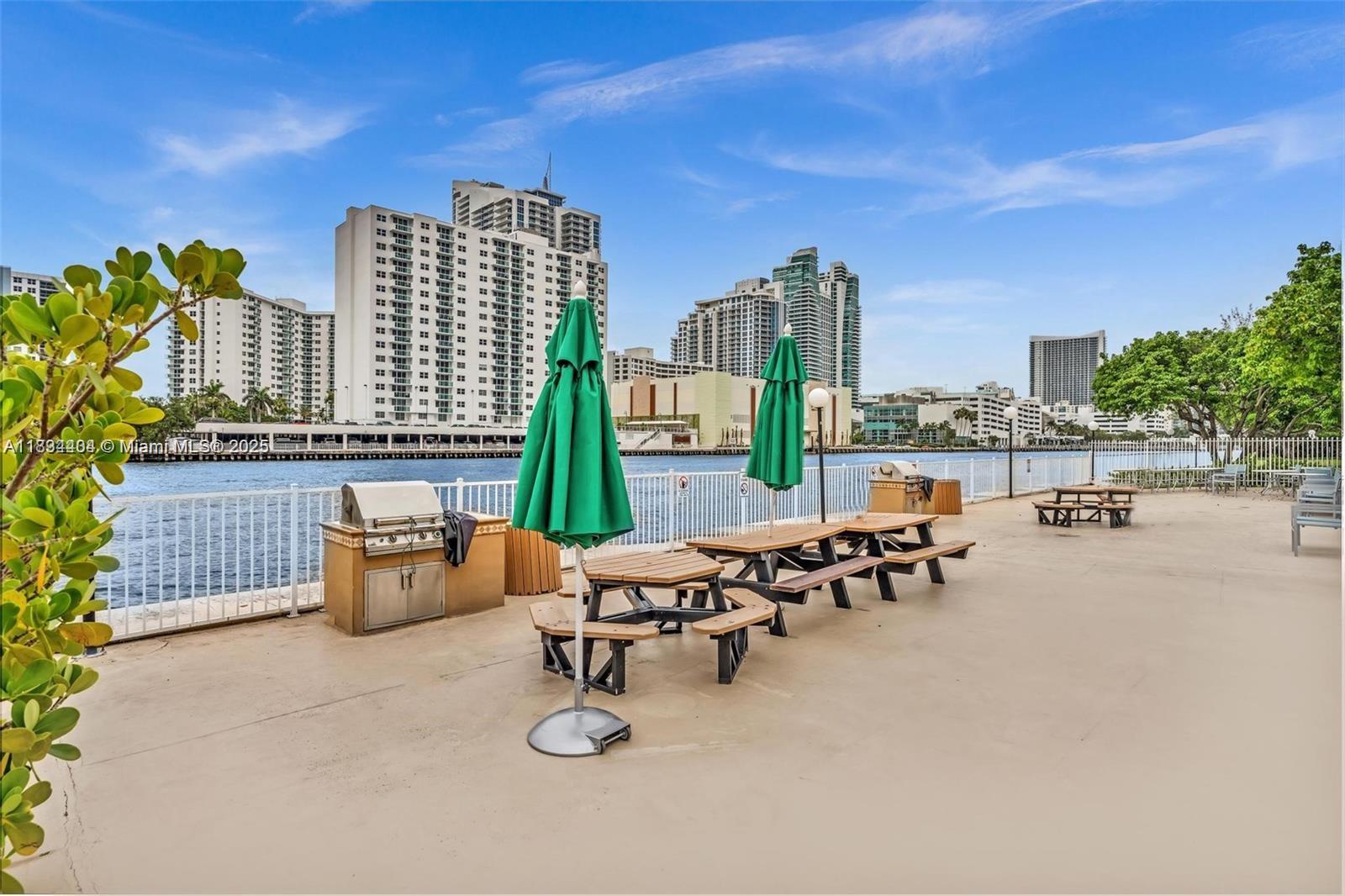 1000 Parkview Dr #114, Hallandale Beach, Florida image 31
