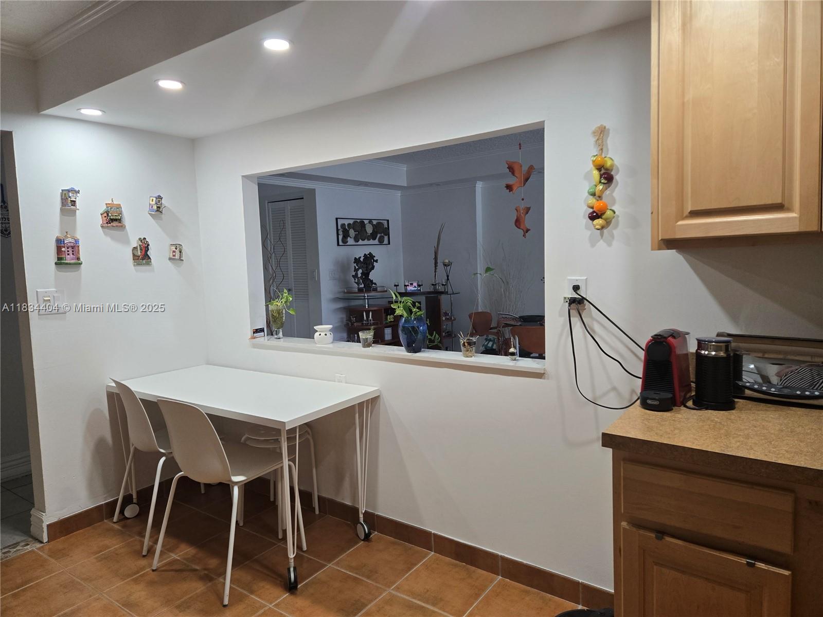 1000 Parkview Dr #114, Hallandale Beach, Florida image 9