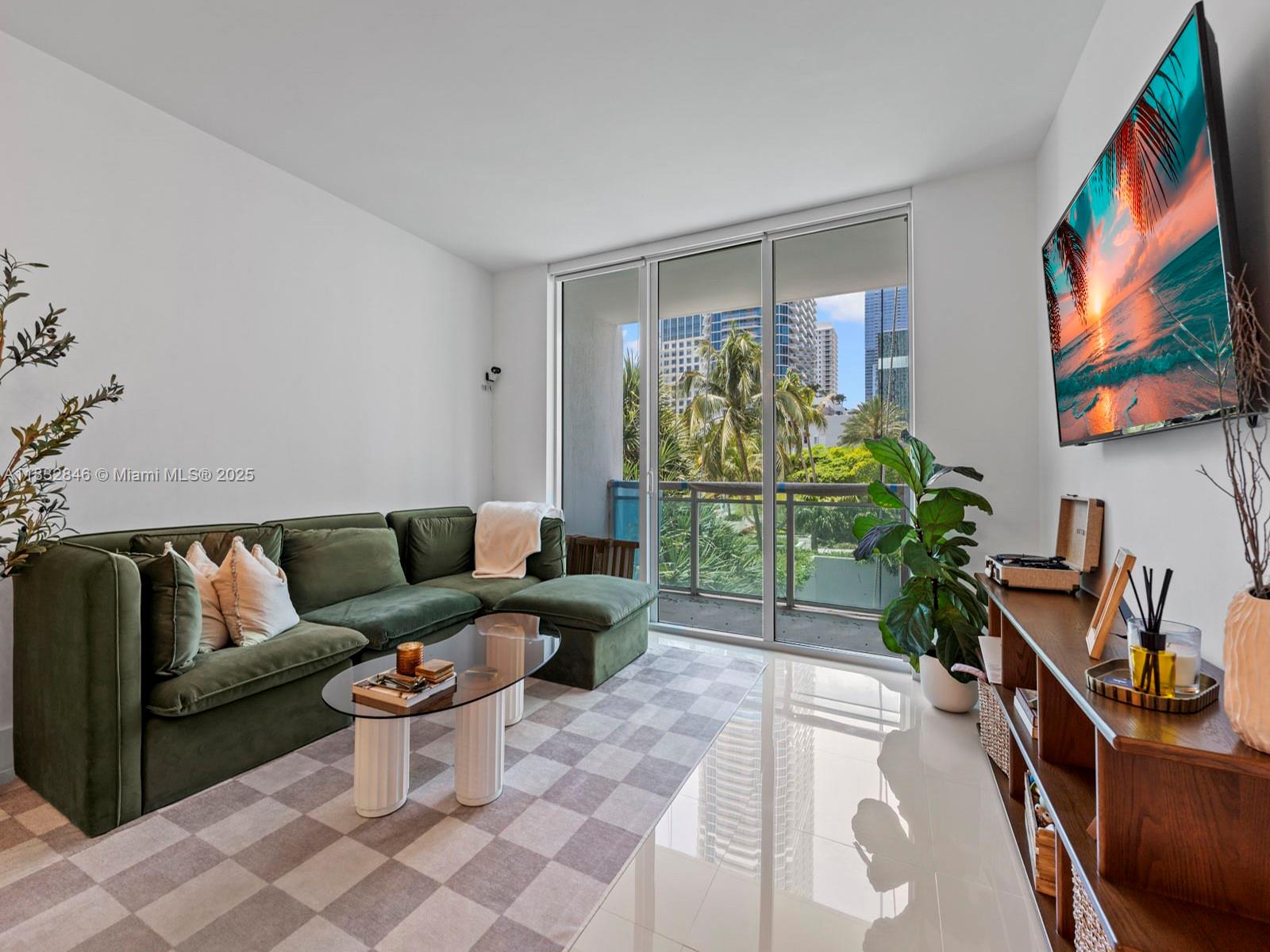 Condo for Sale in Miami, FL