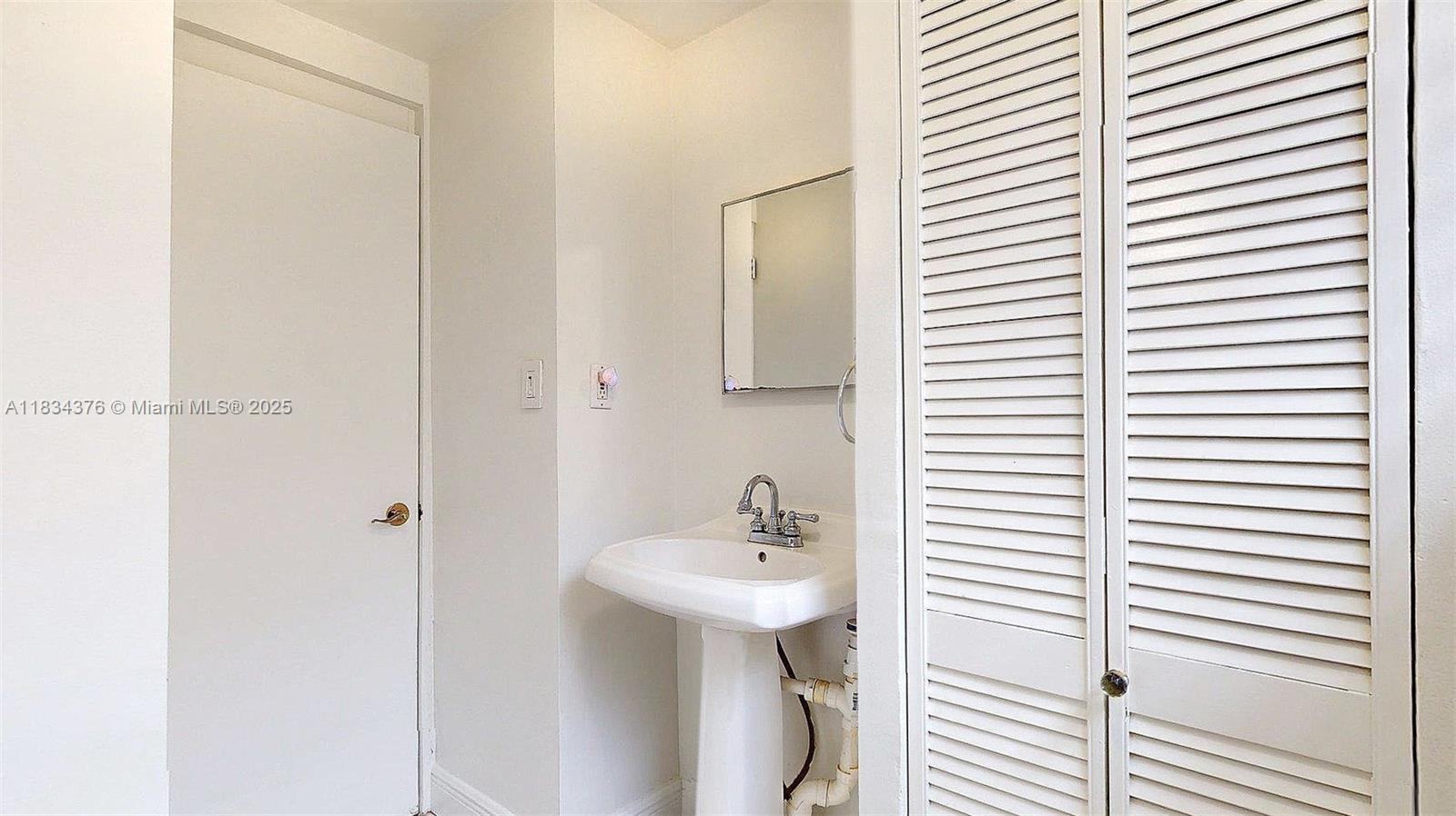 1111 Columbus Blvd, Coral Gables, Florida image 32