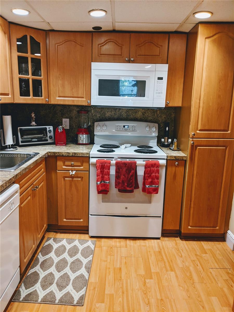 900 Saint Charles Pl #L6, Pembroke Pines, Florida image 6