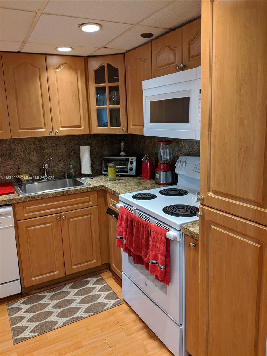 900 Saint Charles Pl #L6, Pembroke Pines, Florida image 7