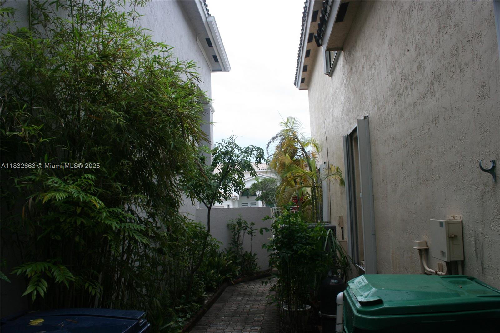 Residential, Doral, Florida image 31