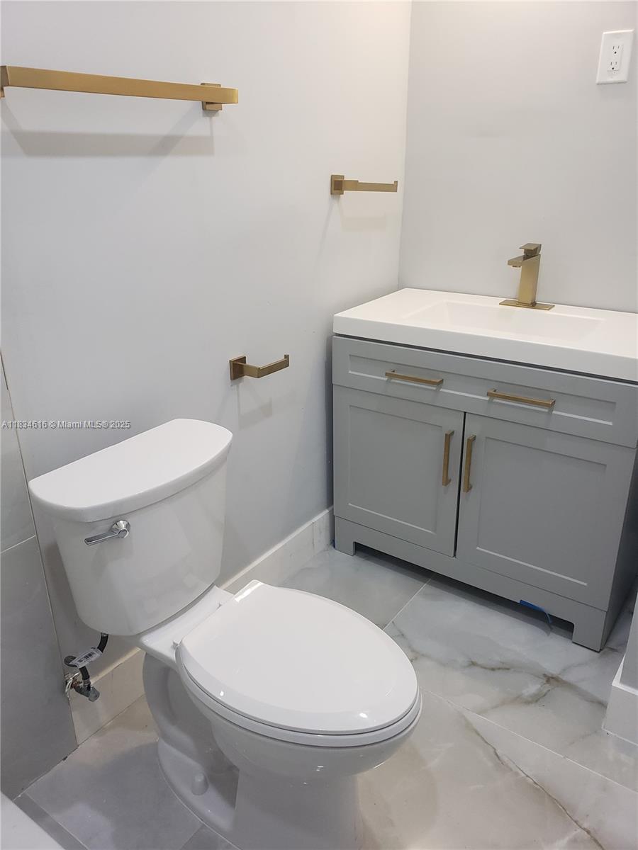 270 NE 162nd St, Miami, Florida image 18