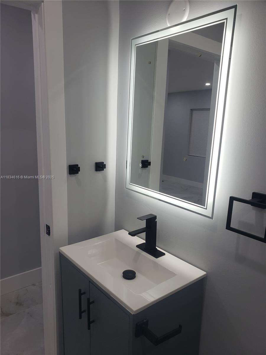 270 NE 162nd St, Miami, Florida image 4