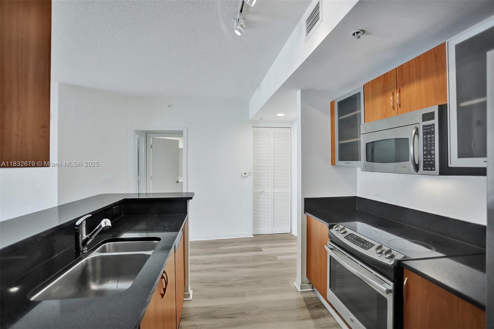 Property photo # 9