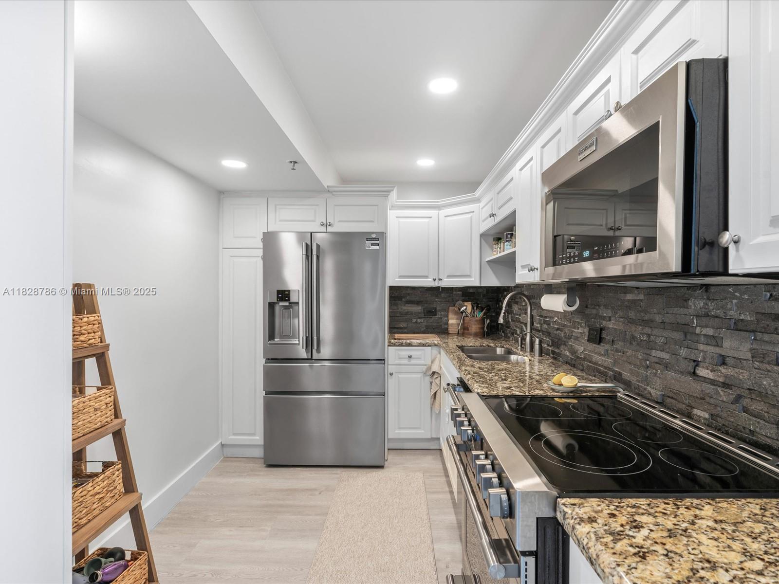20505 E Country Club Dr #PH36, Aventura, Florida image 21