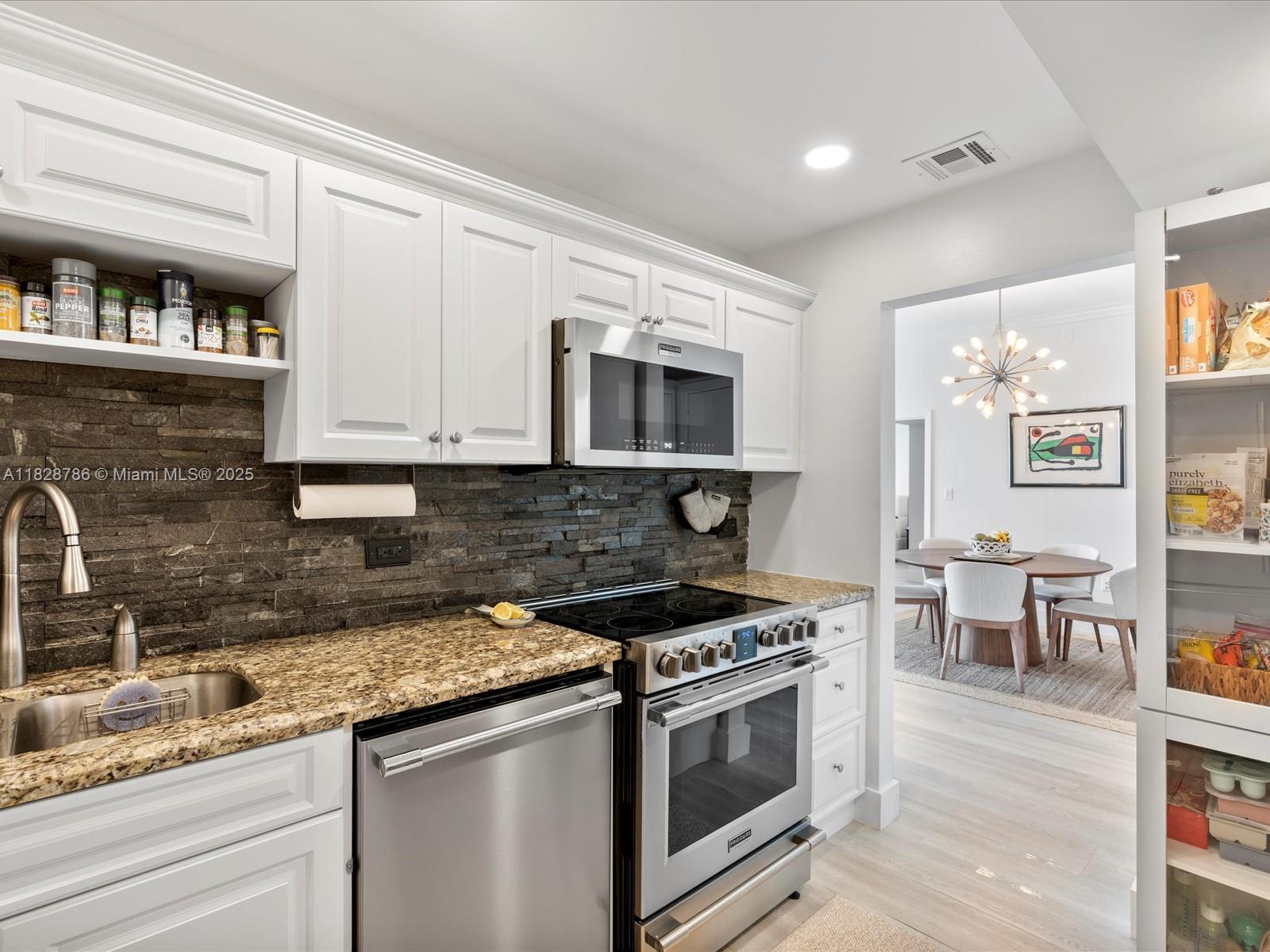 20505 E Country Club Dr #PH36, Aventura, Florida image 23