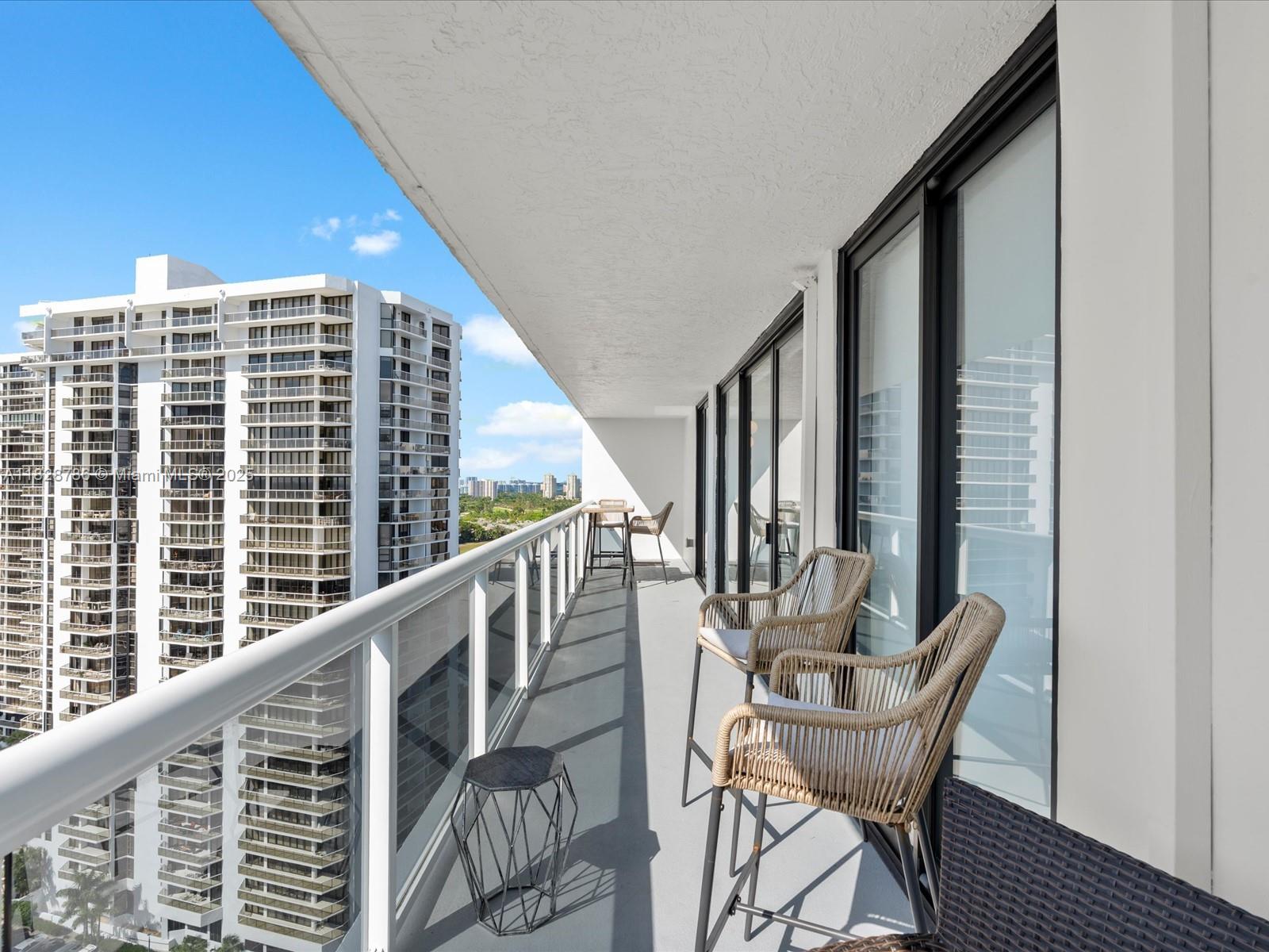 20505 E Country Club Dr #PH36, Aventura, Florida image 42
