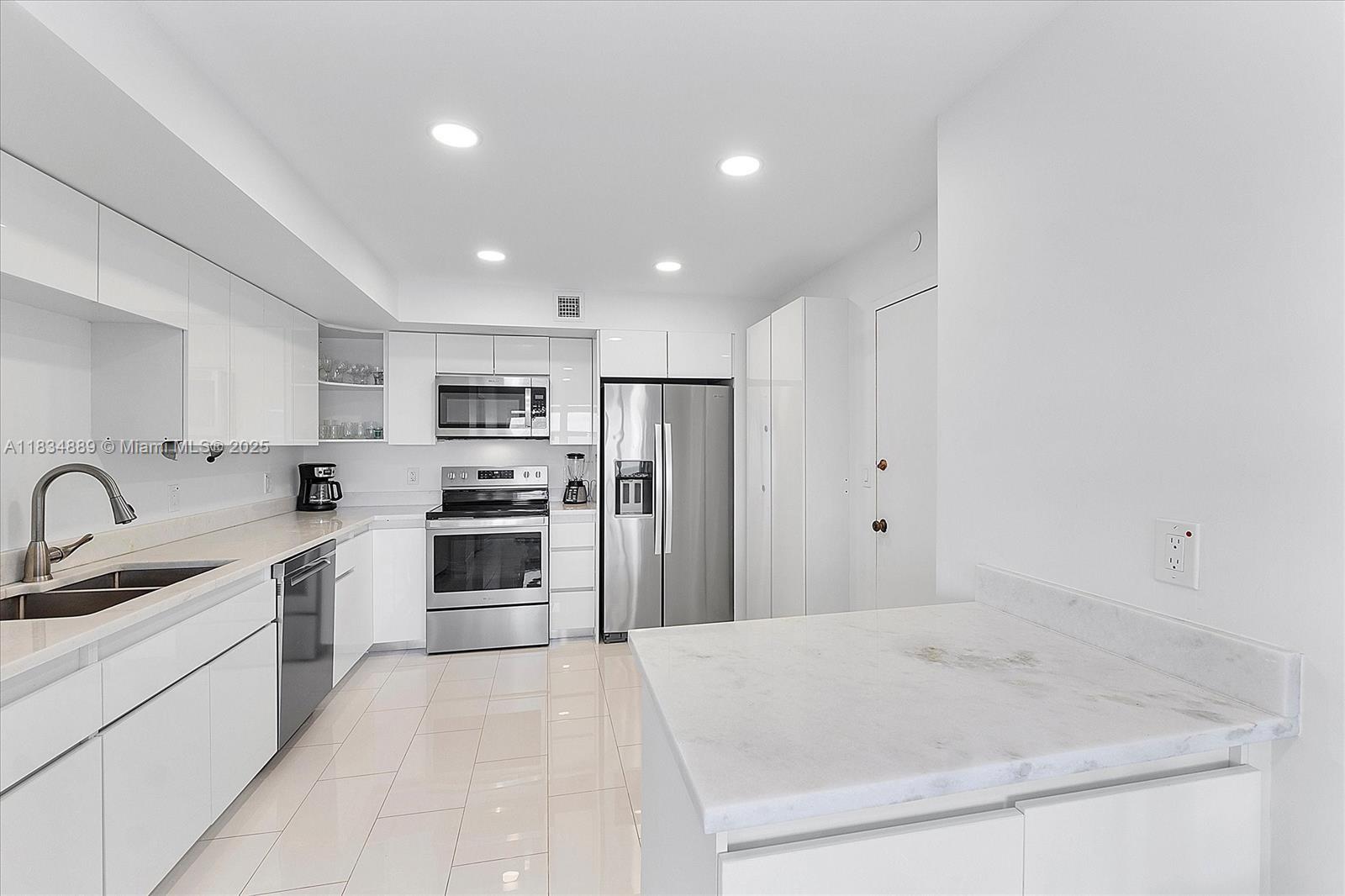 Southpoint MLS A11834889 3400 - KKSP DG2iemG0k2fjihFG9yn4nO0ipW1tW4OqhIdWyY