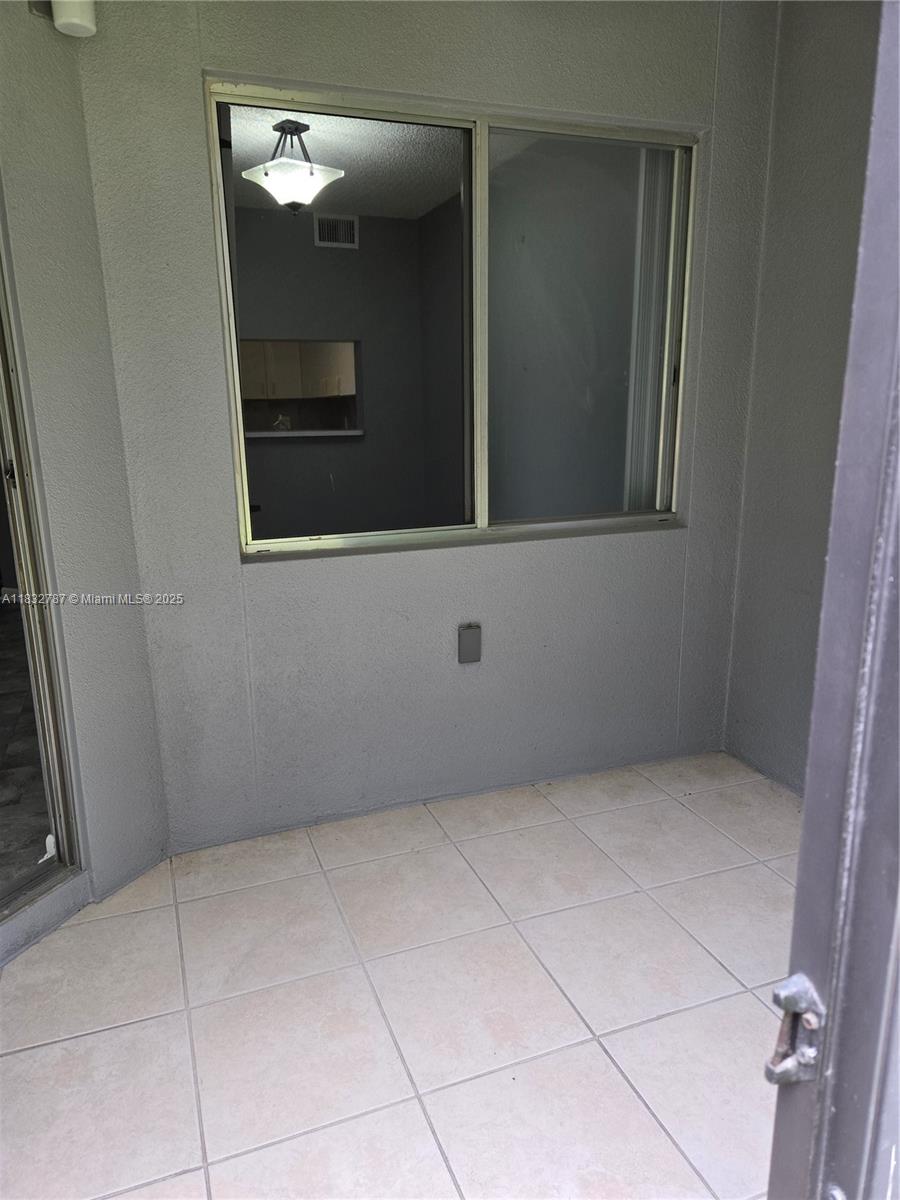 800 SW 142nd Ave #N111, Pembroke Pines, Florida image 10