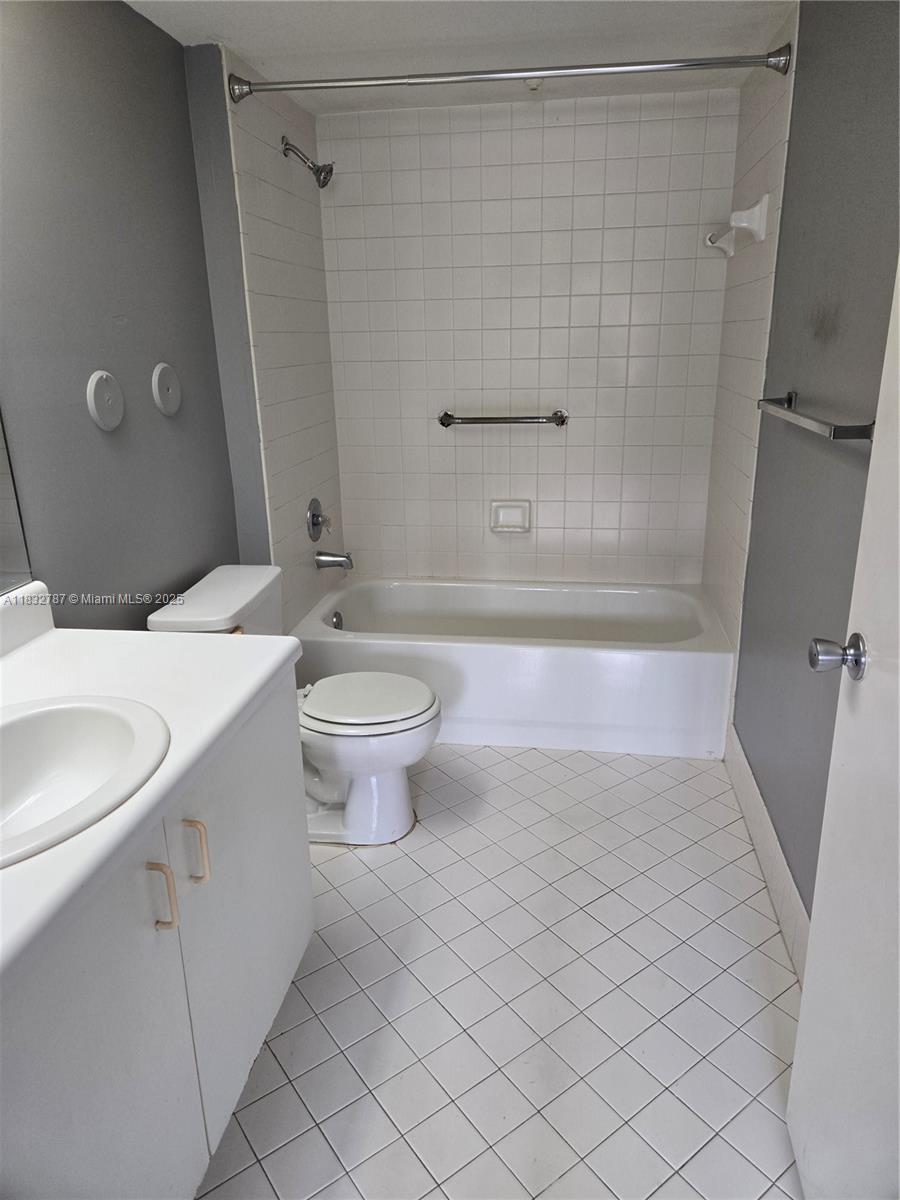 800 SW 142nd Ave #N111, Pembroke Pines, Florida image 4