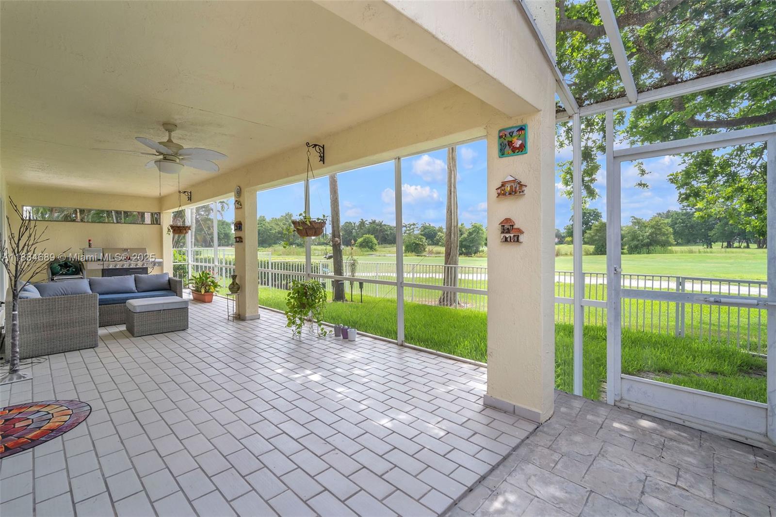 1211 E Wilshire Cir, Pembroke Pines, Florida image 3
