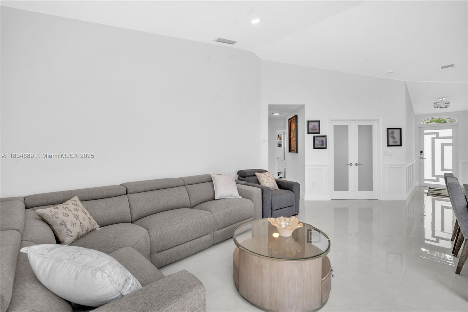 1211 E Wilshire Cir, Pembroke Pines, Florida image 4