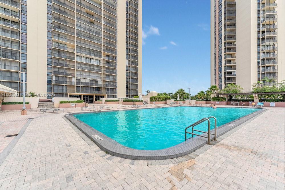 20301 W Country Club Dr #1421, Aventura, Florida image 28