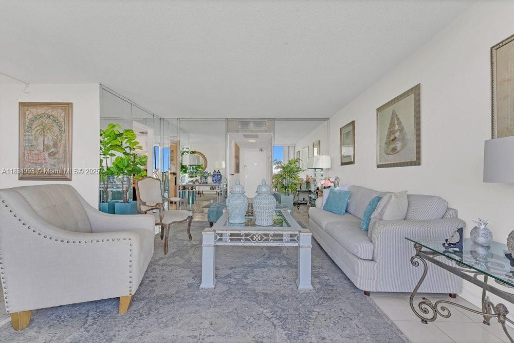 20301 W Country Club Dr #1421, Aventura, Florida image 9