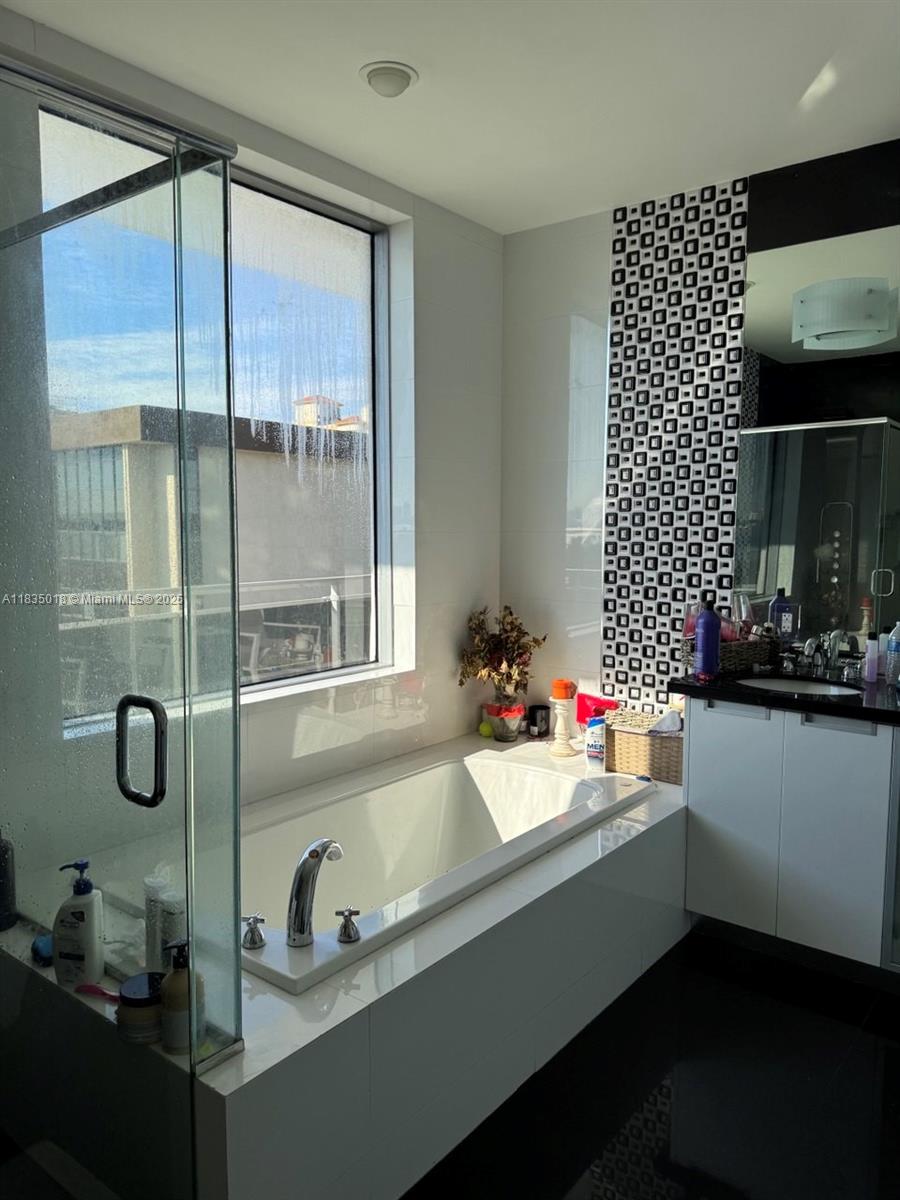 7901 Hispanola Ave #701, North Bay Village, Florida image 32