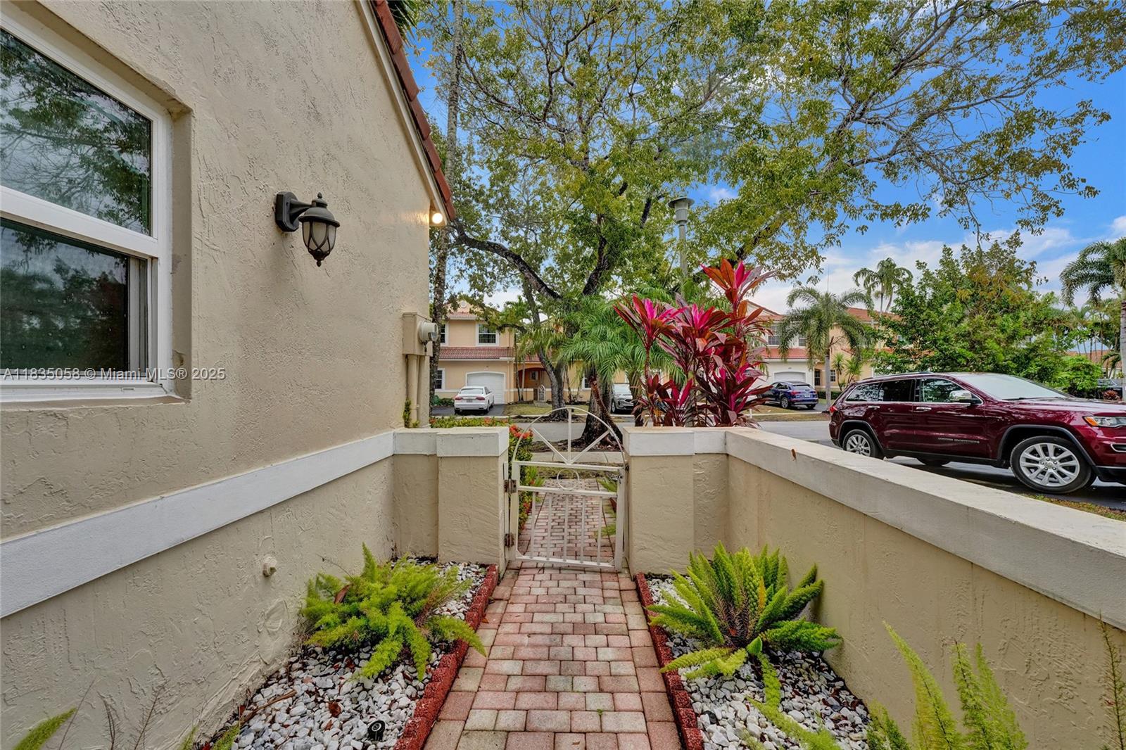 18060 SW 11th Ct, Pembroke Pines, Florida image 2