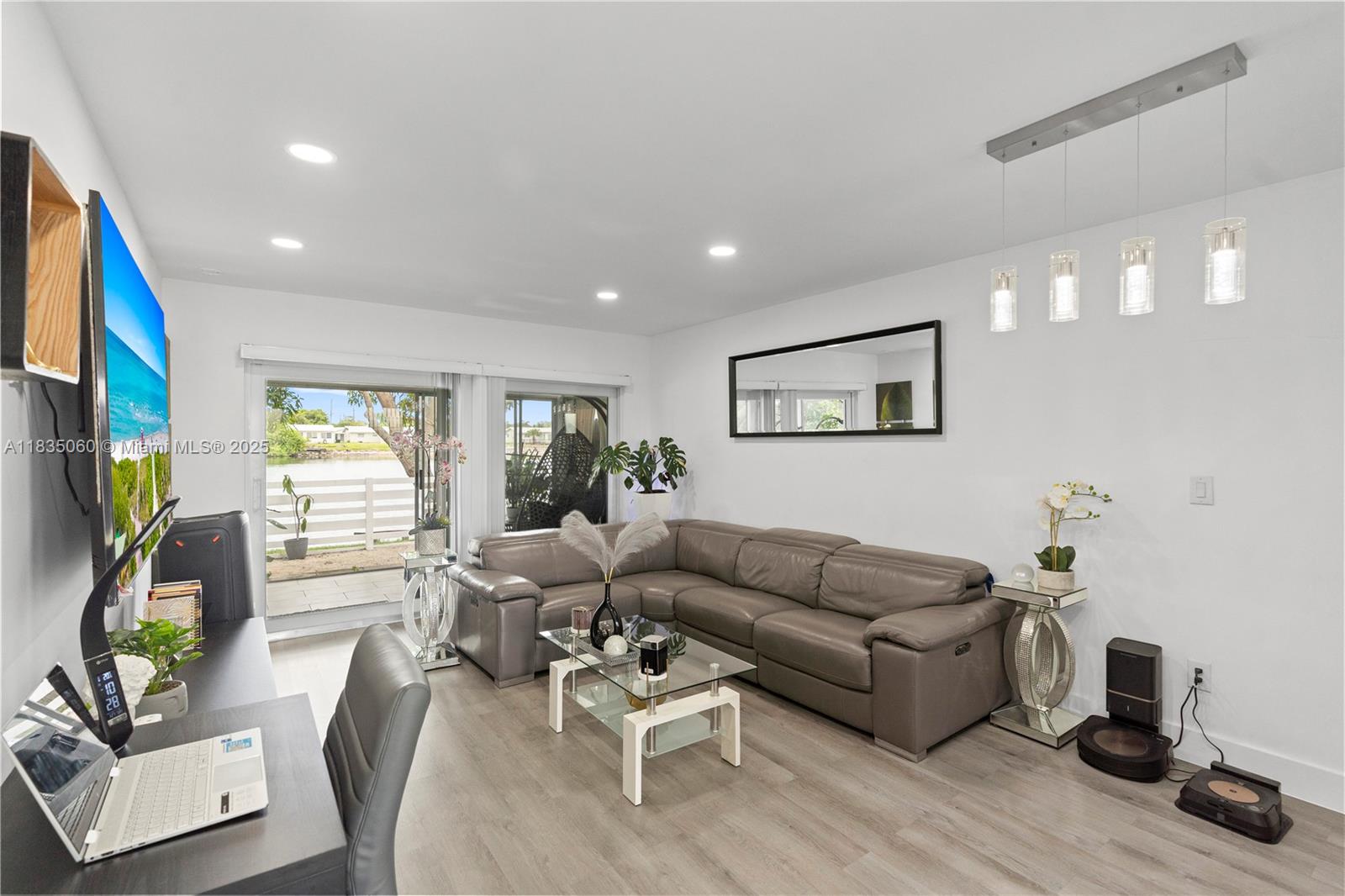 2418 NW 52nd St, Tamarac, Florida image 1