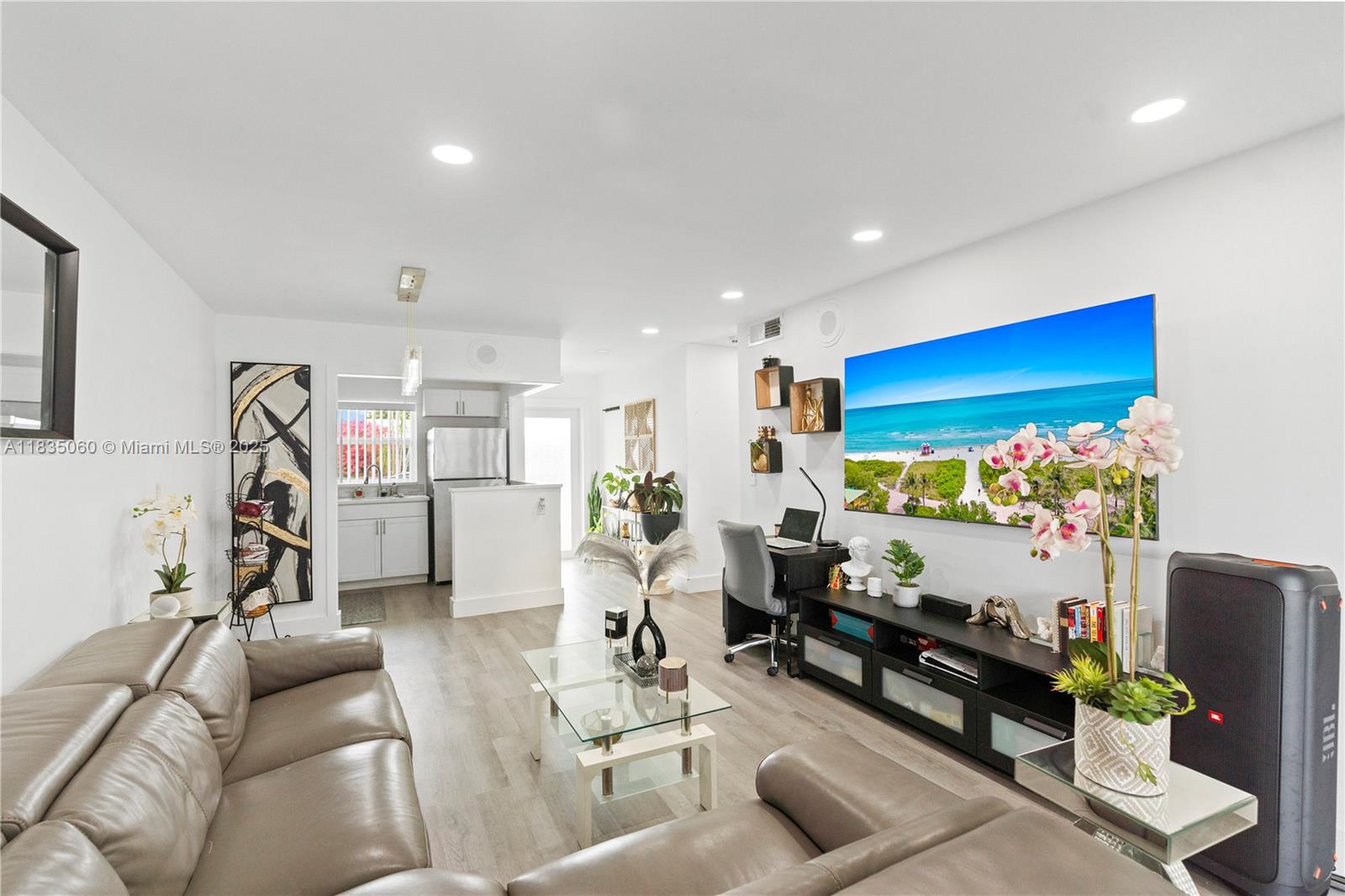 2418 NW 52nd St, Tamarac, Florida image 3