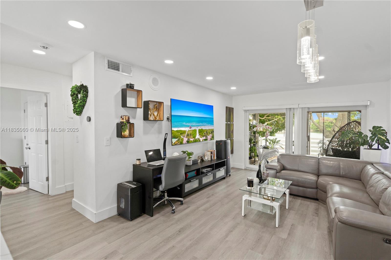 2418 NW 52nd St, Tamarac, Florida image 4