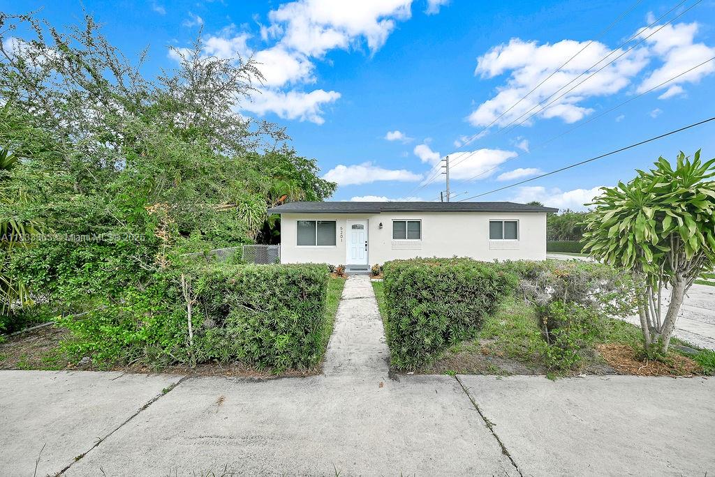5201 Wiley St, Hollywood, Florida image 1