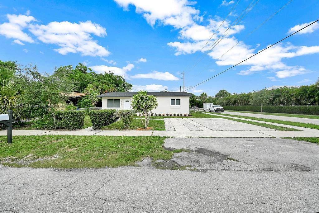 5201 Wiley St, Hollywood, Florida image 2
