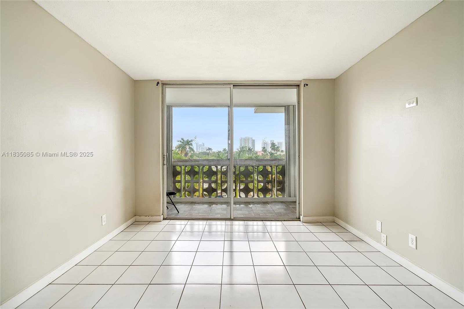 211 NE 8th Ave #407, Hallandale Beach, Florida image 10