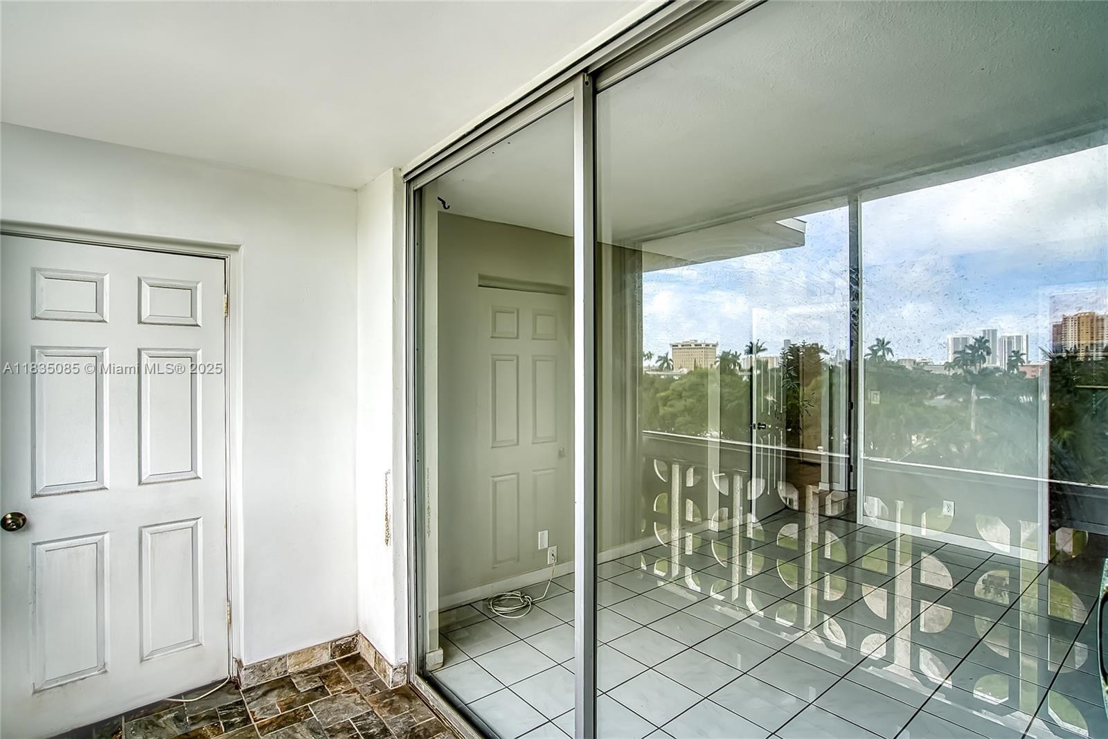 211 NE 8th Ave #407, Hallandale Beach, Florida image 21