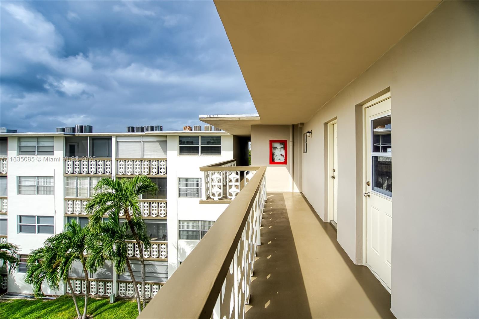 211 NE 8th Ave #407, Hallandale Beach, Florida image 24