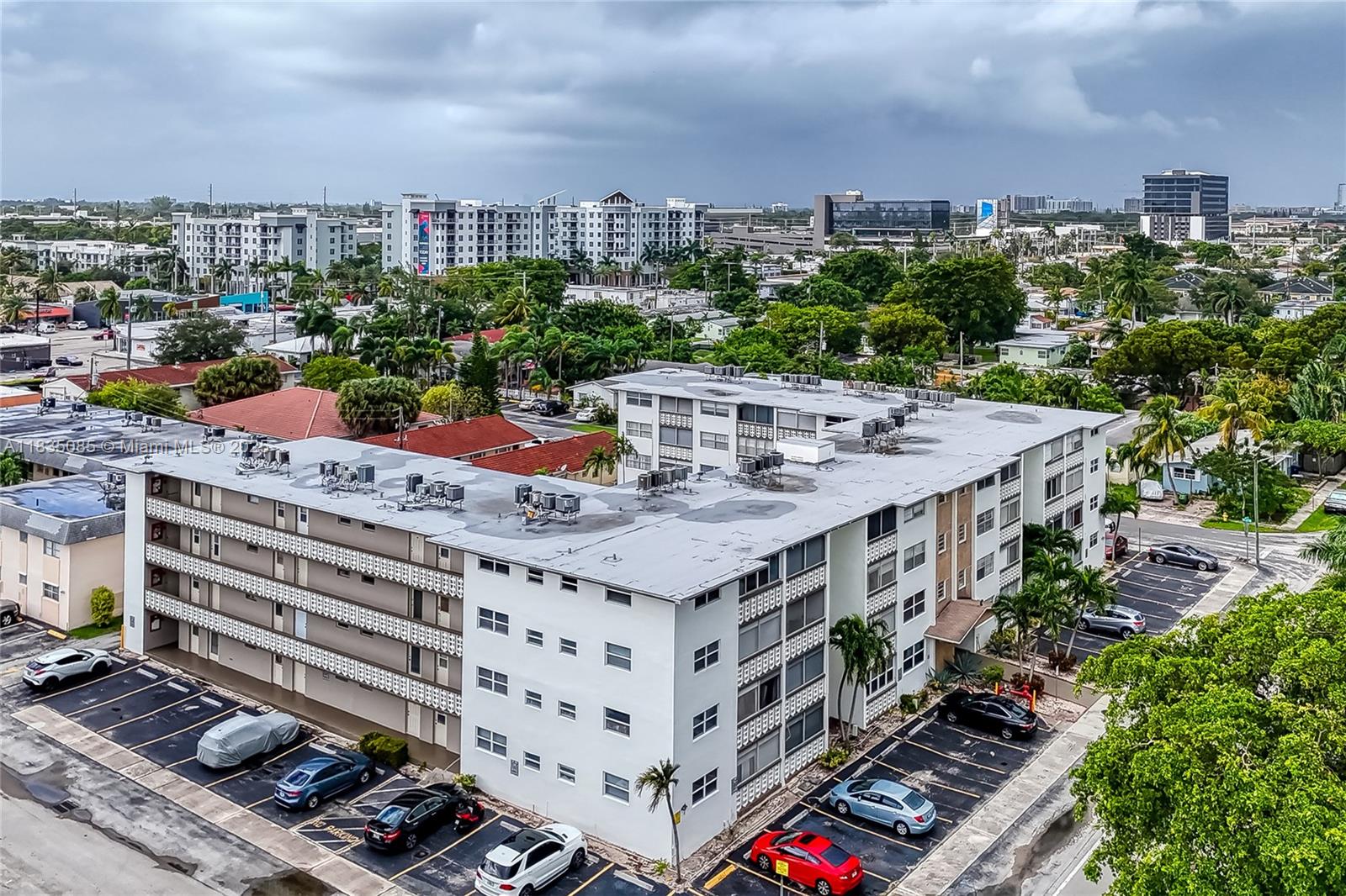211 NE 8th Ave #407, Hallandale Beach, Florida image 36