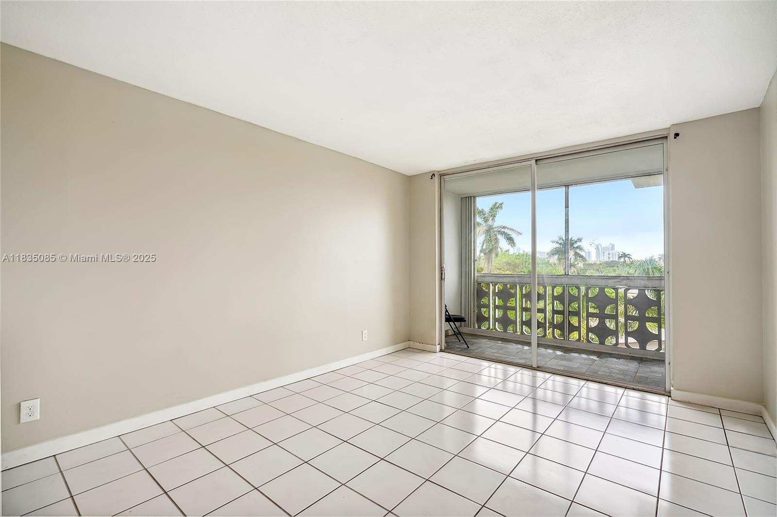 211 NE 8th Ave #407, Hallandale Beach, Florida image 9