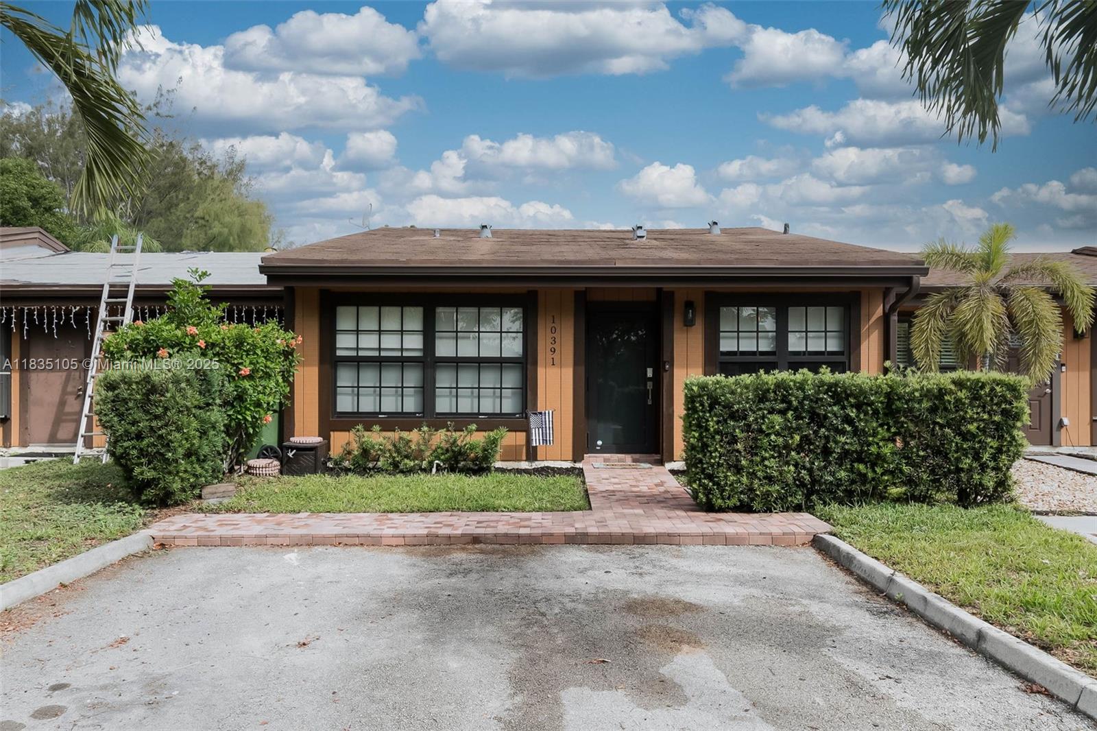 10391 Jasmine Ct, Pembroke Pines, Florida image 2