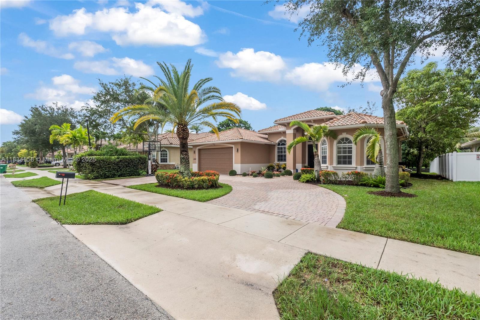 8346 SW 51st St, Davie, Florida image 1