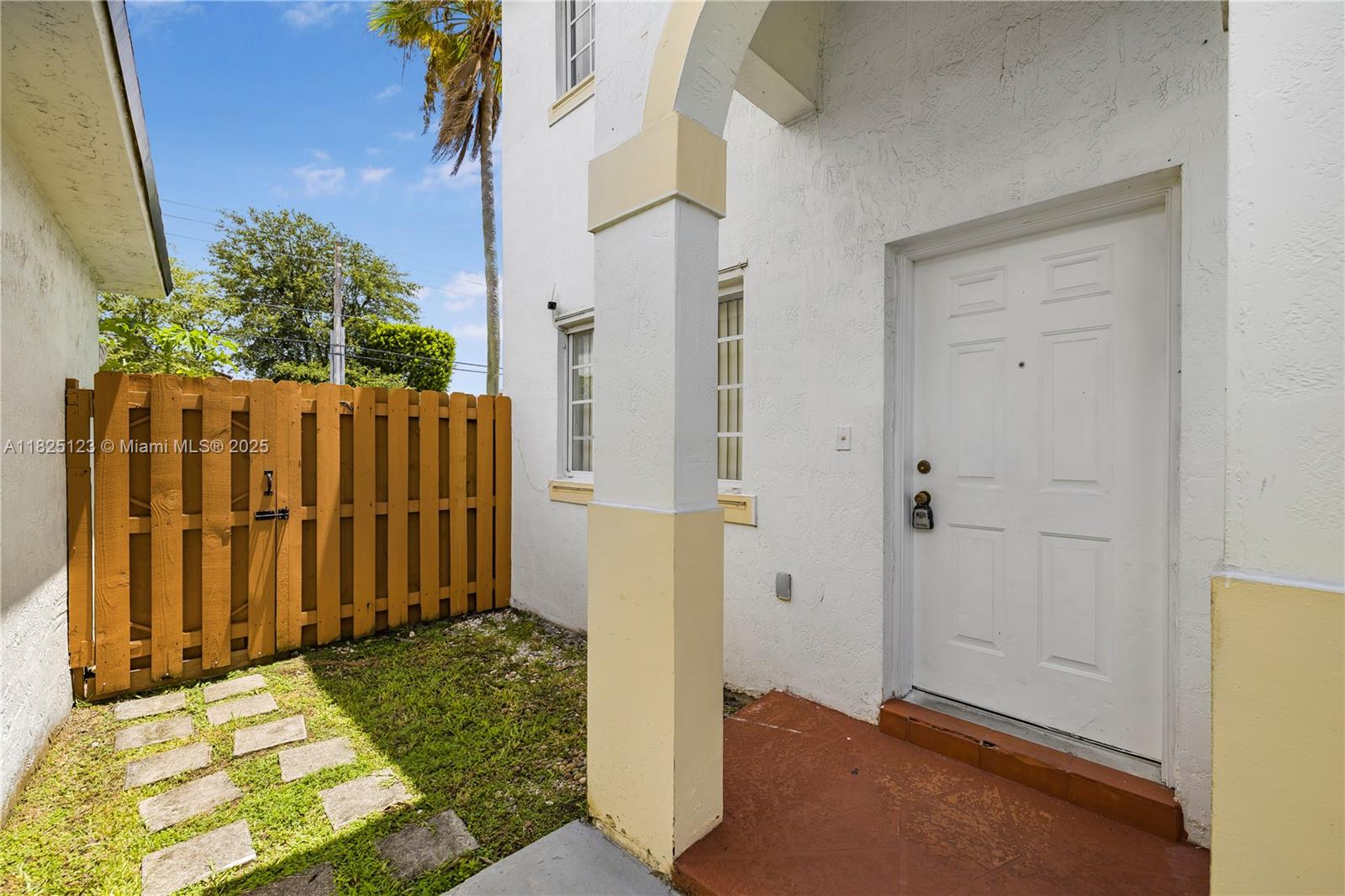 13723 SW 160th Ter, Miami, Florida image 2
