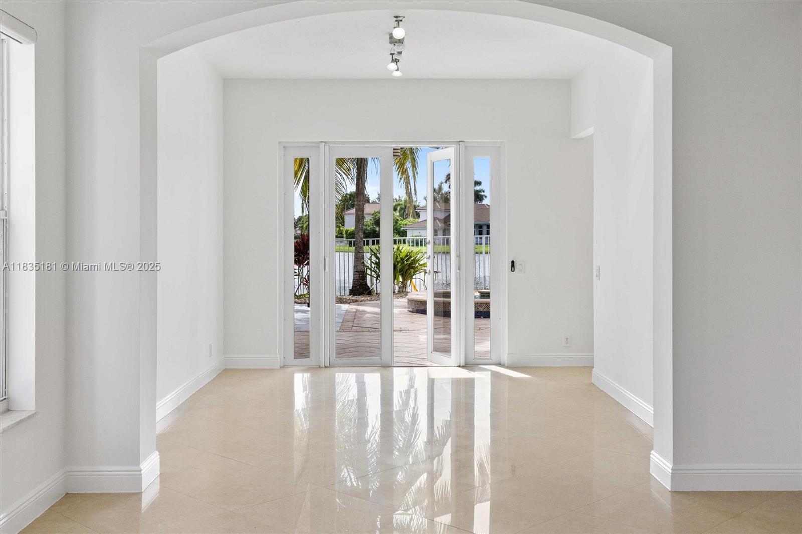 926 Marina Dr, Weston, Florida image 5