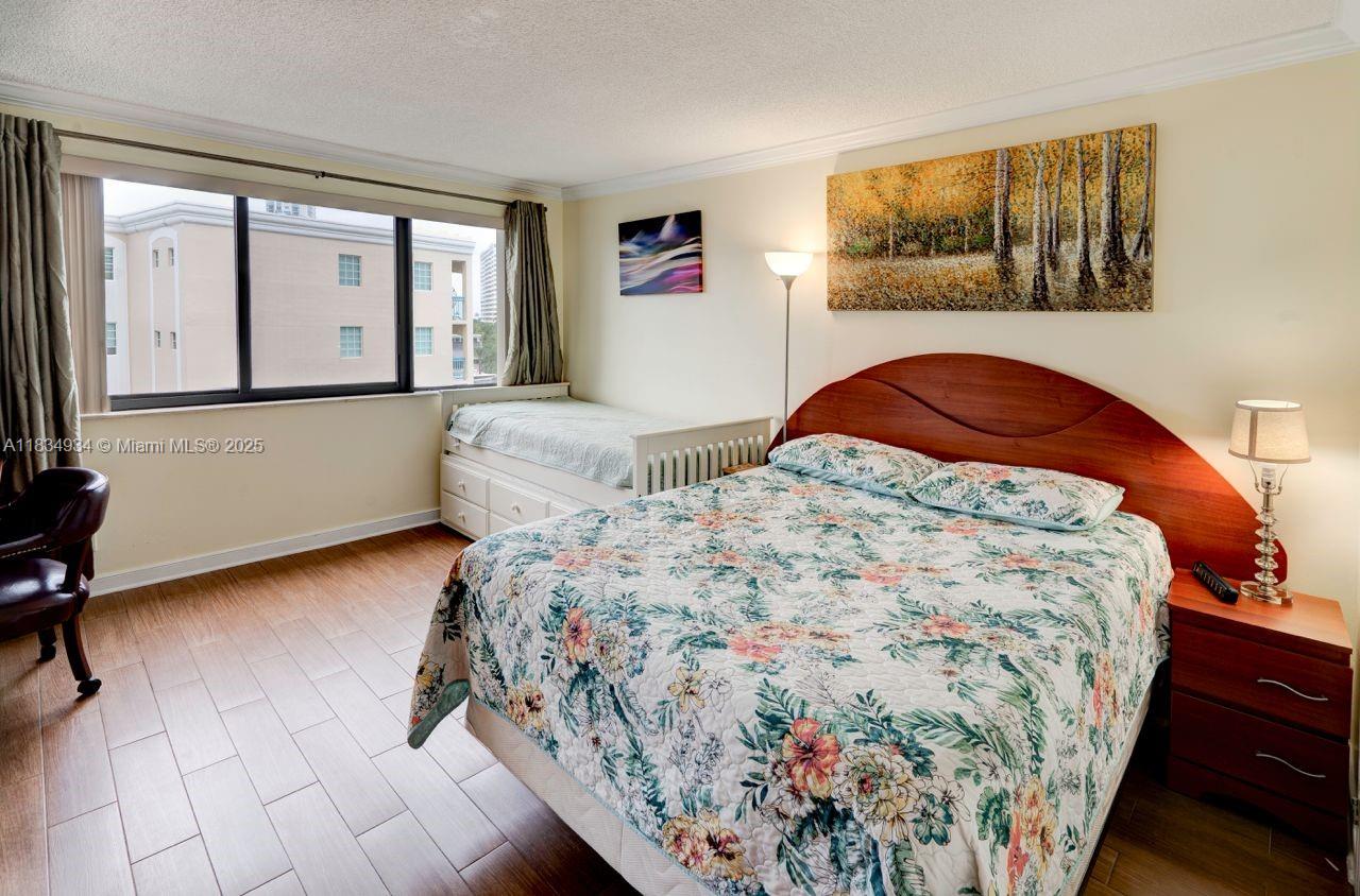 301 Golden Isles Dr #502, Hallandale Beach, Florida image 11