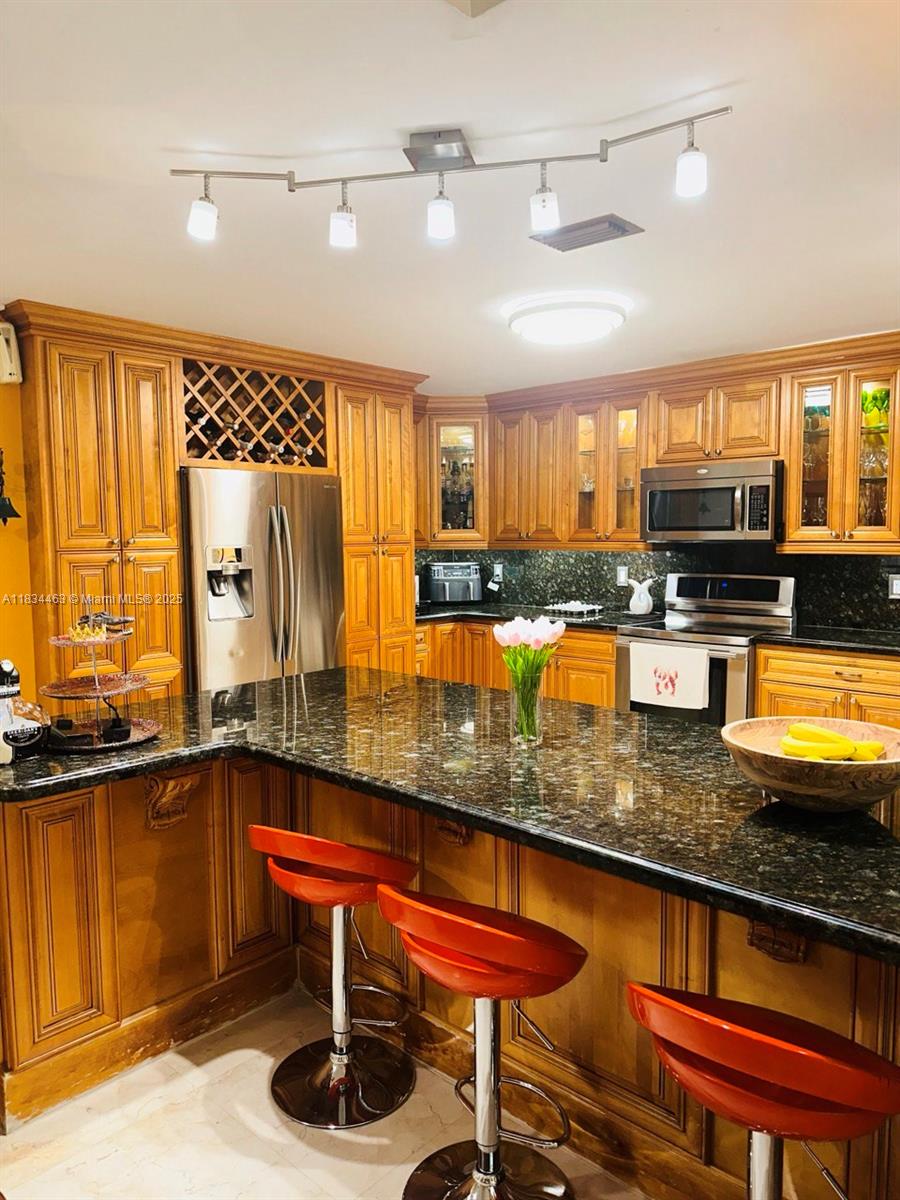 8565 NW 168th Ter, Miami Lakes, Florida image 12