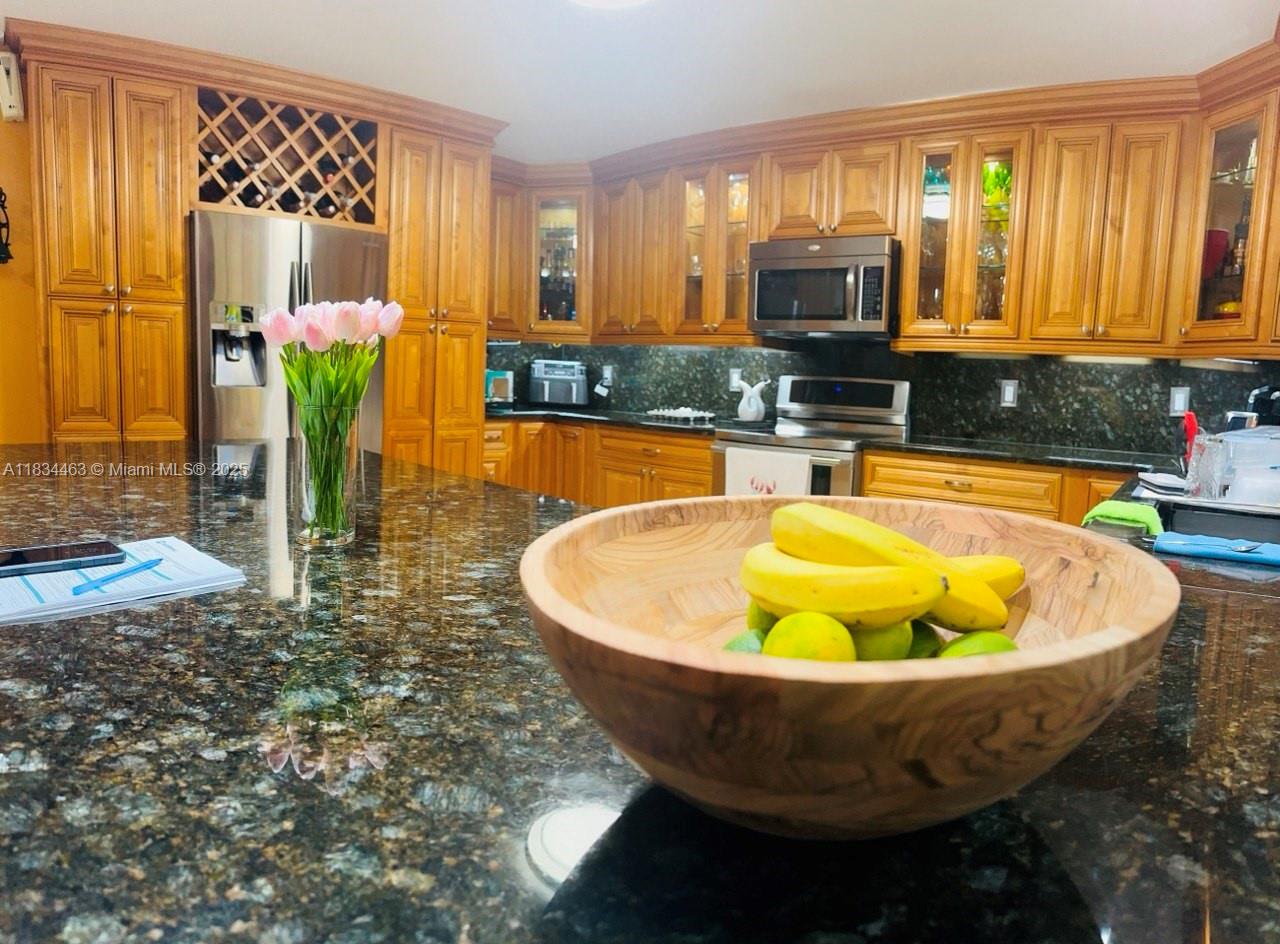 8565 NW 168th Ter, Miami Lakes, Florida image 14