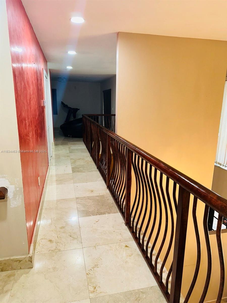 8565 NW 168th Ter, Miami Lakes, Florida image 20