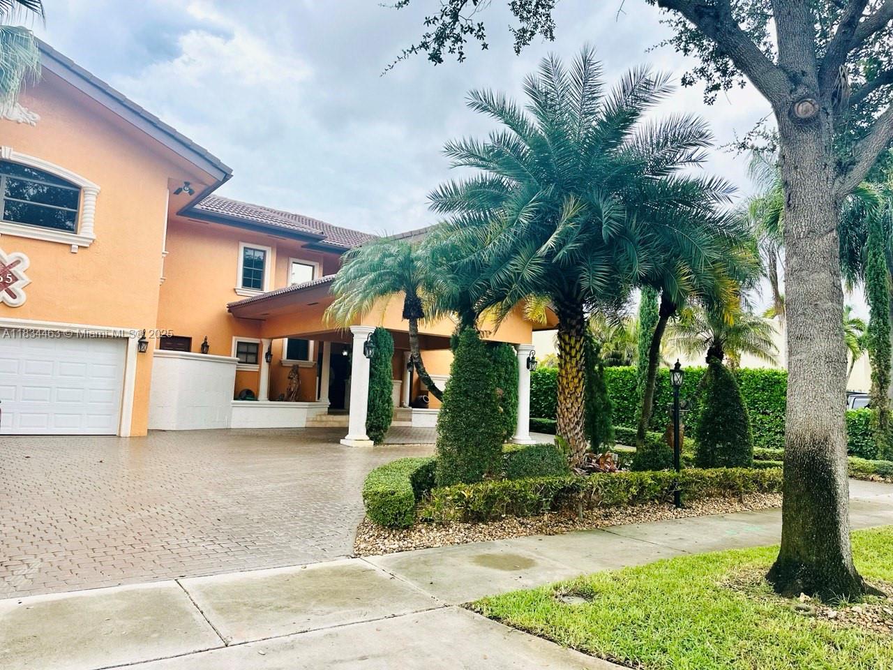 8565 NW 168th Ter, Miami Lakes, Florida image 3