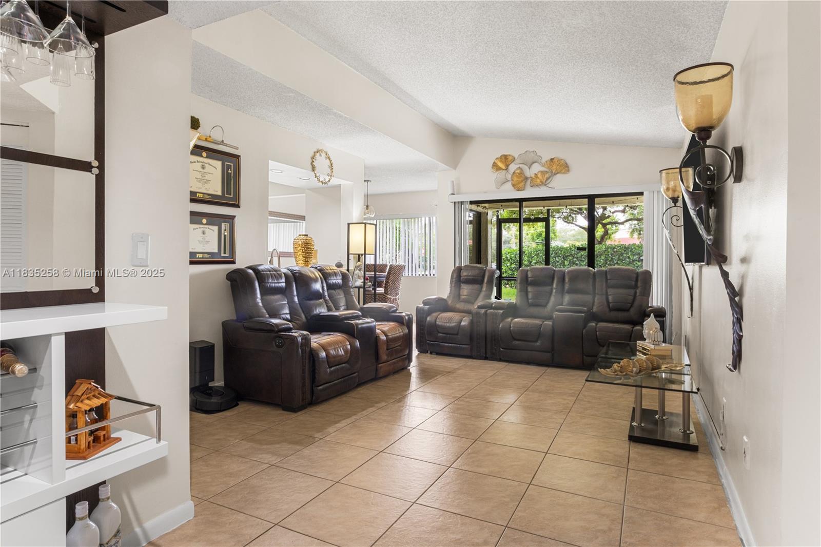 8125 NW 17th Mnr, Plantation, Florida image 2