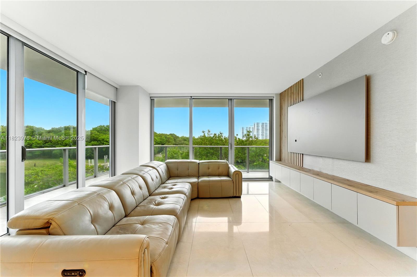 16385 Biscayne Blvd #301, North Miami Beach, Florida image 3
