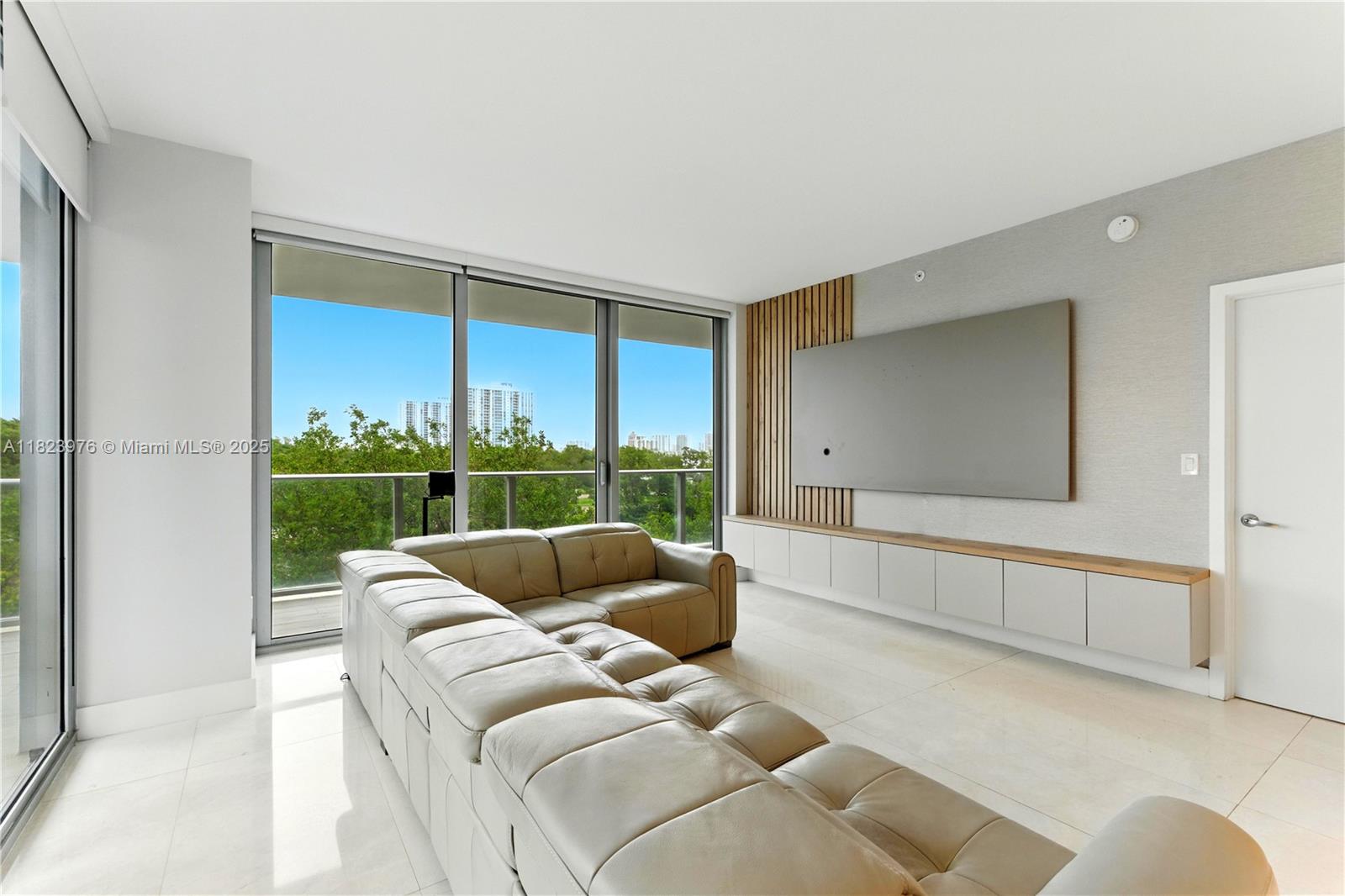 16385 Biscayne Blvd #301, North Miami Beach, Florida image 4