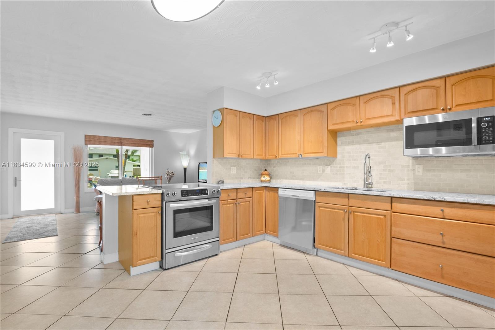 4421 SW 33rd Ave, Dania Beach, Florida image 2